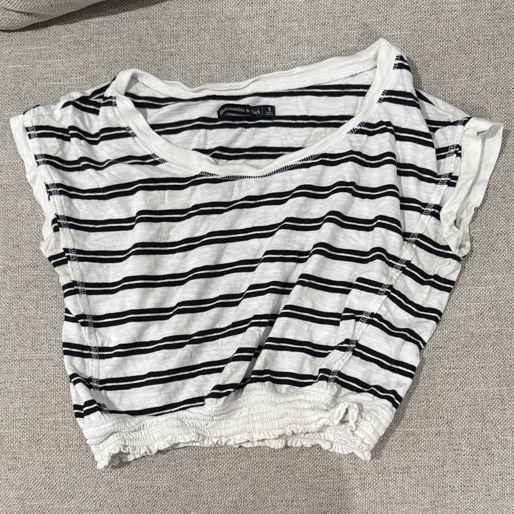 Abercrombie & Fitch Black and White Striped Crop Top